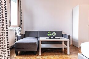 Chic 1BR Apartment Near AKH Center