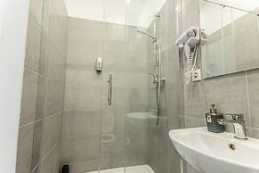 Chic 1BR Apartment Near AKH Center