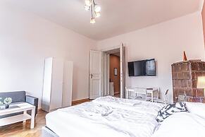 Chic 1BR Apartment Near AKH Center