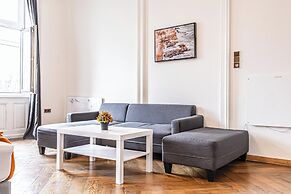 Pretty Apartment Near AKH Center Access