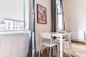 Pretty Apartment Near AKH Center Access