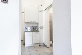 Pretty Apartment Near AKH Center Access