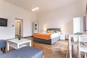 Pretty Apartment Near AKH Center Access