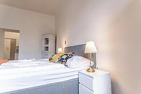 Pretty Apartment Near AKH Center Access