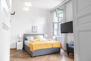 Near AKH 2 Apartments For Groups