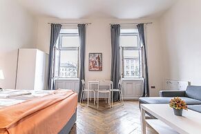 Near AKH 2 Apartments For Groups
