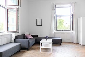 Near AKH 2 Apartments For Groups
