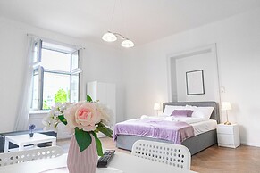 Near AKH 2 Apartments For Groups