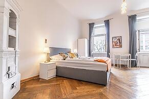 Near AKH 2 Apartments For Groups