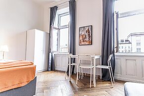 Near AKH 2 Apartments For Groups