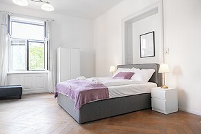 Near AKH 2 Apartments For Groups