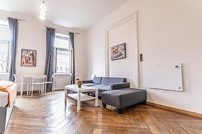 Near AKH 2 Apartments For Groups