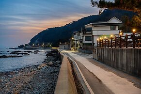 Uljin Sea and Moment Pension