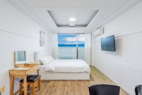 Uljin Sea and Moment Pension