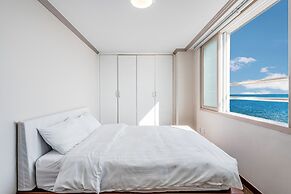 Uljin Sea and Moment Pension