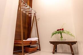 Slow Travel Space for Neighbors