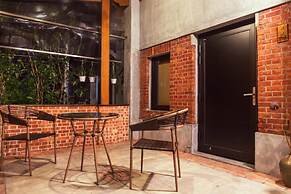 Slow Travel Space for Neighbors