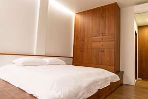 Slow Travel Space for Neighbors