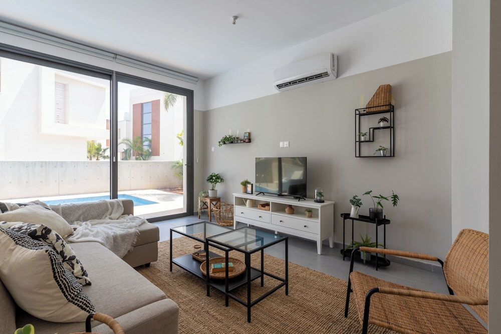 Villa Flora's 3-BR Retreat & Private Pool in Protaras