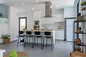 Villa Flora's 3-BR Retreat & Private Pool in Protaras