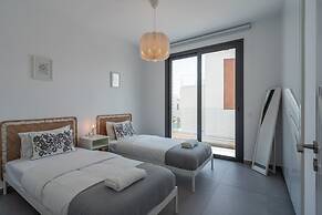 Villa Flora's 3-BR Retreat & Private Pool in Protaras
