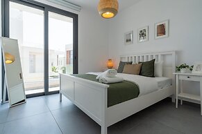 Villa Flora's 3-BR Retreat & Private Pool in Protaras