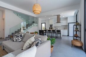 Villa Flora's 3-BR Retreat & Private Pool in Protaras