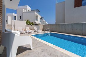 Villa Flora's 3-BR Retreat & Private Pool in Protaras