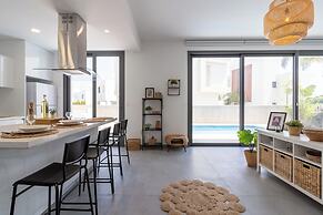 Villa Flora's 3-BR Retreat & Private Pool in Protaras