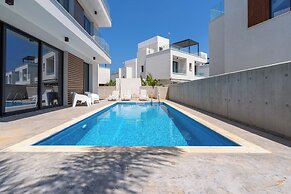 Villa Flora's 3-BR Retreat & Private Pool in Protaras