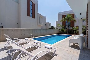 Villa Flora's 3-BR Retreat & Private Pool in Protaras