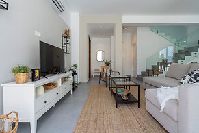 Villa Flora's 3-BR Retreat & Private Pool in Protaras