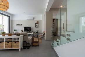 Villa Flora's 3-BR Retreat & Private Pool in Protaras