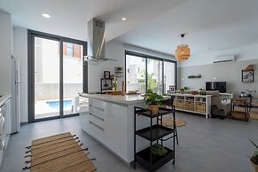 Villa Flora's 3-BR Retreat & Private Pool in Protaras