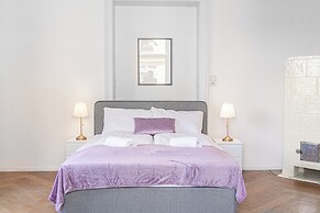 Central Access 2BR Apt Near AKH Hospital
