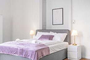 Central Access 2BR Apt Near AKH Hospital