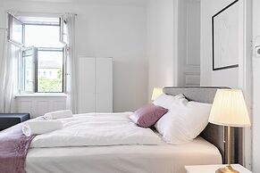 Central Access 2BR Apt Near AKH Hospital
