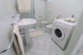 Casa Adele in Torre Dell'orso With Wi-fi and air Conditioning