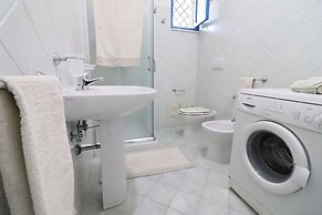 Casa Adele in Torre Dell'orso With Wi-fi and air Conditioning