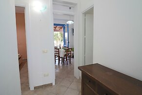 Casa Adele in Torre Dell'orso With Wi-fi and air Conditioning