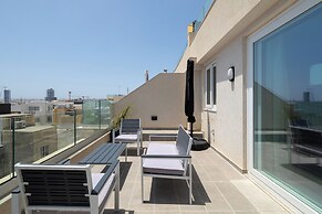 Sunlit Top Floor 2BR APT Big Terrace