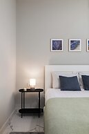 Sunlit Top Floor 2BR APT Big Terrace