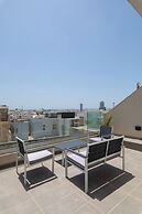 Sunlit Top Floor 2BR APT Big Terrace