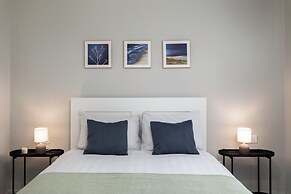 Sunlit Top Floor 2BR APT Big Terrace