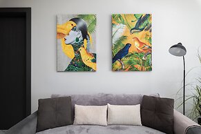 Sunlit Top Floor 2BR APT Big Terrace