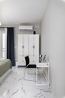 Sunlit Top Floor 2BR APT Big Terrace