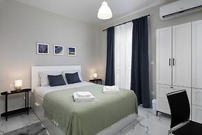 Sunlit Top Floor 2BR APT Big Terrace