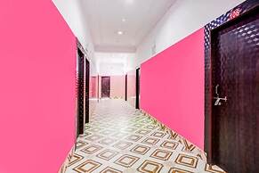 HOTEL OM PALACE & BANQUET HALL