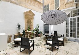 Classic APT with Internal Court Yard