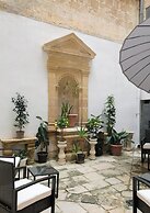 Classic APT with Internal Court Yard
